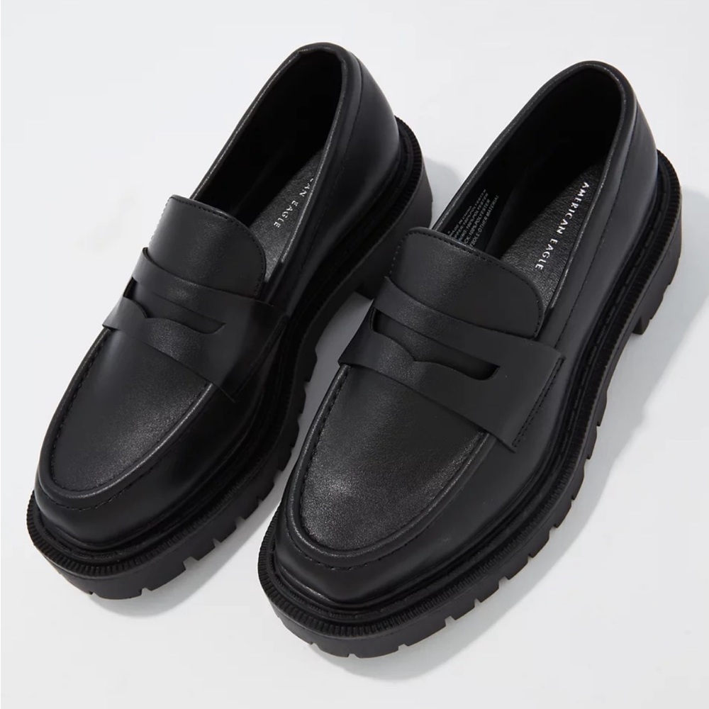 American Eagle 5 1/2 black chunky dress loafers